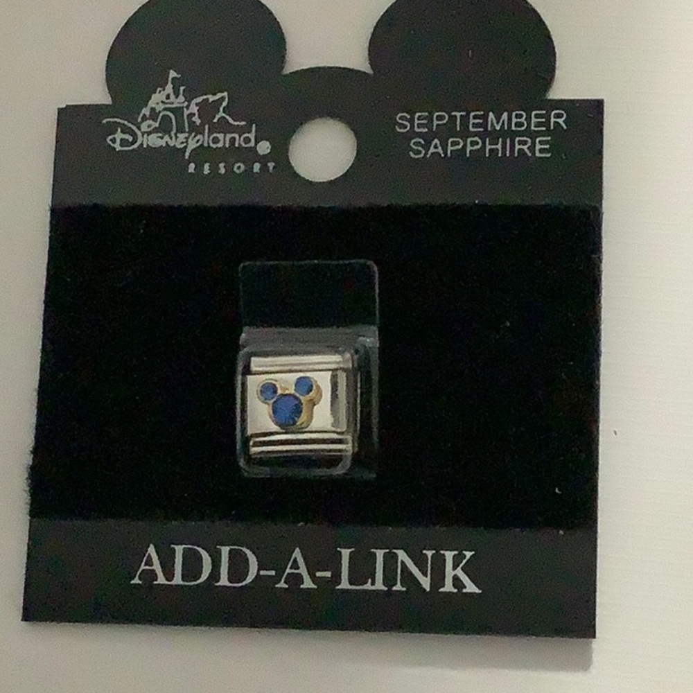 Disneyland parks add a link sapphire